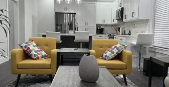 Modern Elegant Duplex : 4 bedrooms and 4 bathrooms - Dallas - Living room