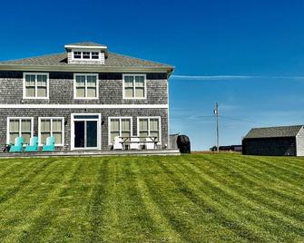 Ocean Front Beach House in Augustine Cove - Borden-Carleton - Building