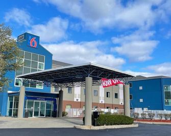 Motel 6 St Louis East - Caseyville, IL - Caseyville - Building