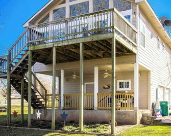 Pet Friendly Retreat On Lake Lbj - Burnet - Building