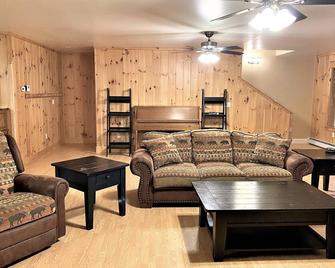 Heavenly Lakefront Retreat,amazing Sunsets,direct Access Atv/Snowmobile Trails - Abbot - Living room