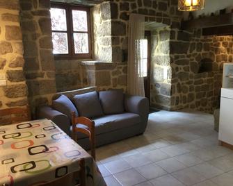 Quiet Cottage With Beautiful View - Chirols - Sala de estar