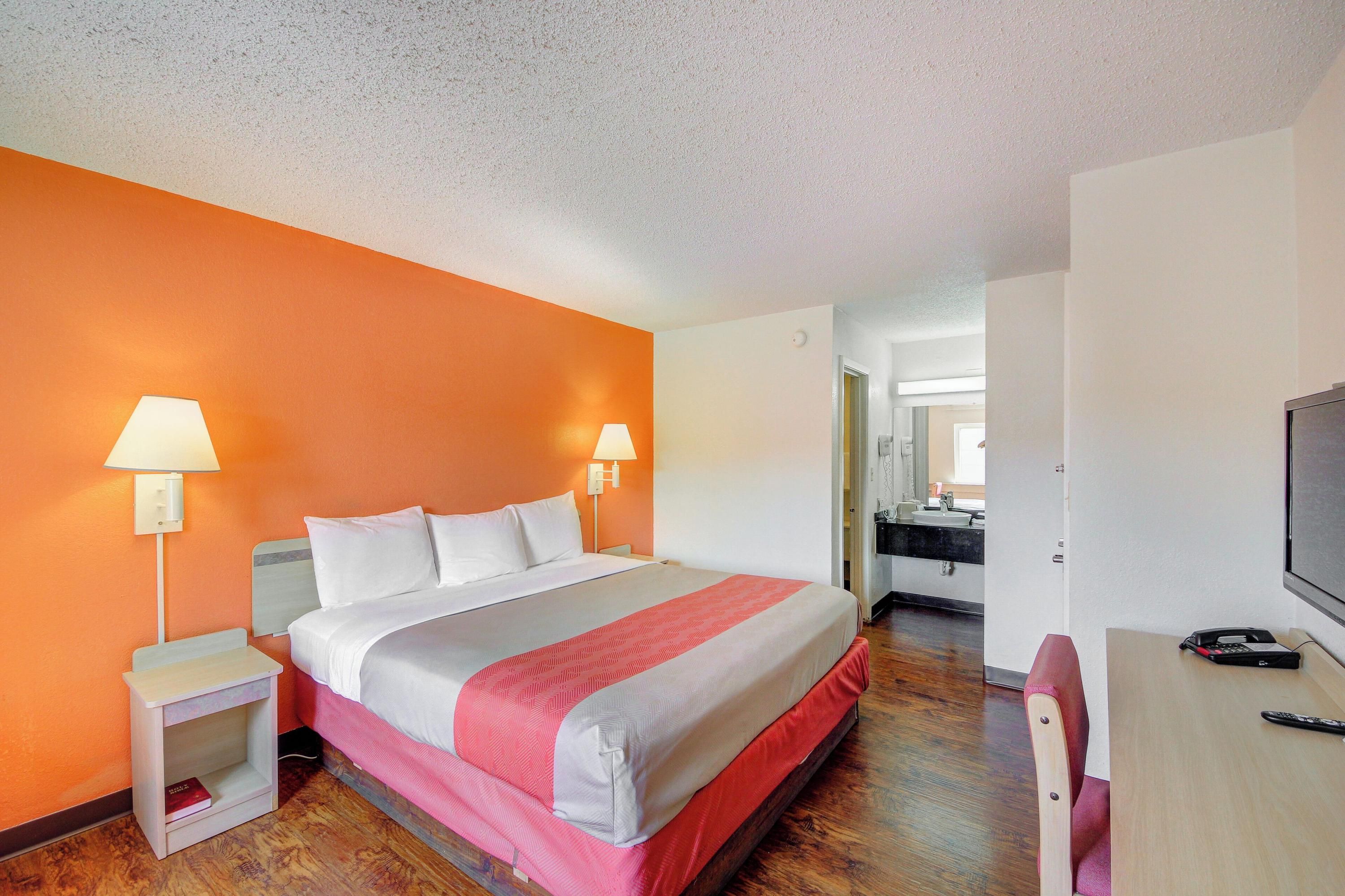 Motel 6 Wichita East - Wichita