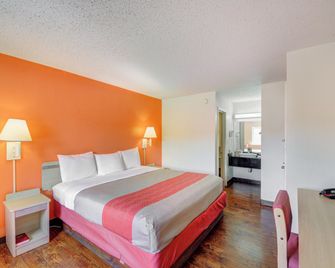 Motel 6 Wichita East - Wichita