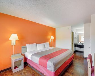 Motel 6 Wichita East - Wichita