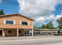 Quality Inn - Barre - Bâtiment