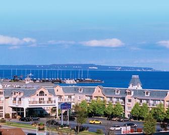 Hamilton Inn Select Beachfront - Mackinaw City - Σαλόνι ξενοδοχείου