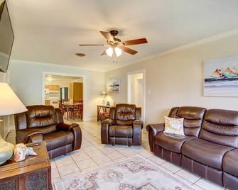 Coastal Long Beach Rental with Patio, Walk to Beach! - Long Beach