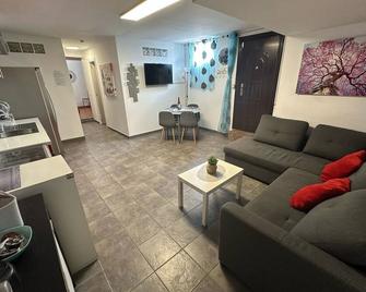 Fairways Apartments Heated Pool - San Miguel De Abona - Wohnzimmer