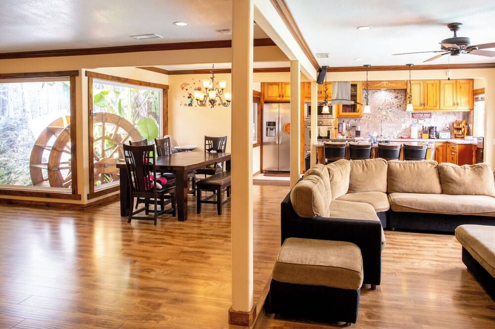 Magic Forest Disney Theme Home - Anaheim - Living room