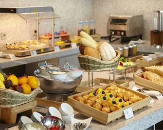 Three Bedroom Apartment, Fraser Place Setiabudi Jakarta - Yakarta - Buffet