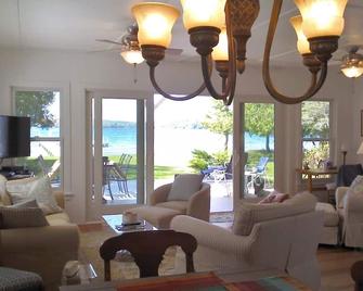 Walloon Lake Gold Coast - Three season cottage right on the water! - Walloon Lake - Living room