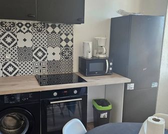 Magnifique Grand 30m2 refait à neuf en 2025 lumineux 4 couchages hyper centre Corte 13 cours paoli wifi tv lave linge - Corte - Cuisine