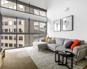 Metropolis Icon - Bourke Street Heritage Hideaway - Melbourne - Living room