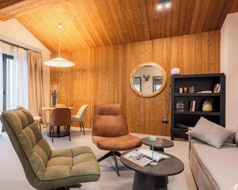 The Pines Bucegi Lodge - Slottet Bran