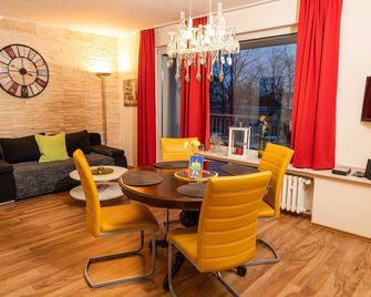 Vacation apartment, close to Kassel city center/Documenta, free parking, up to 4 pers. - Vellmar - Dining room