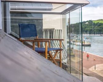 Waterfront House - Dartmouth - Balcony