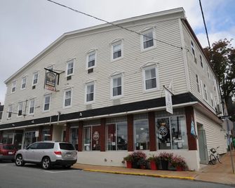 Smugglers Cove Inn - Lunenburg - Budova