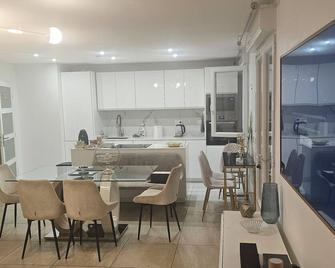 Emmanuel Inn 1 - Drancy - Cocina