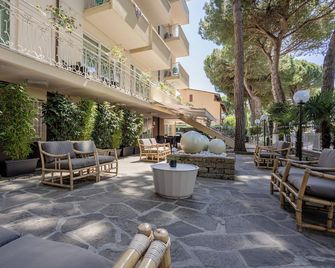 Hotel Clift - Cervia - Innenhof