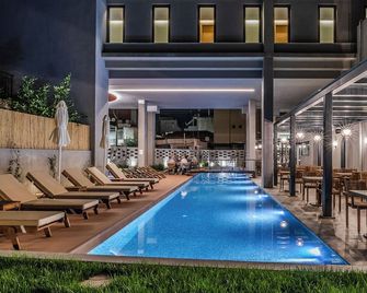 Magnes Hotel - Vólos - Bazén
