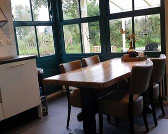 Detached dog friendly vacation home in a unique location - Oudesluis - Comedor