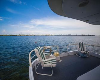 Happys Houseboat Key West - Key West
