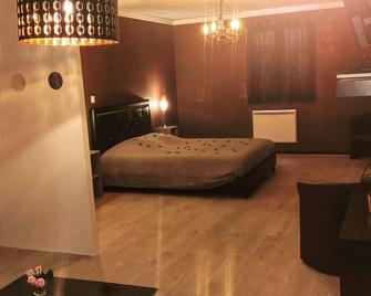 Audin Spa : Jaccuzisaunanetflix - Audincourt - Chambre