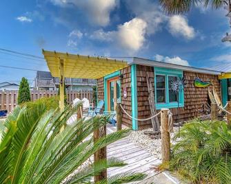 Captain's Quarters at Island Breeze of CB - Carolina Beach - Building