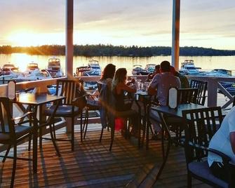 Family Friendly Stoney Lake Cottage - Woodview - Restaurante