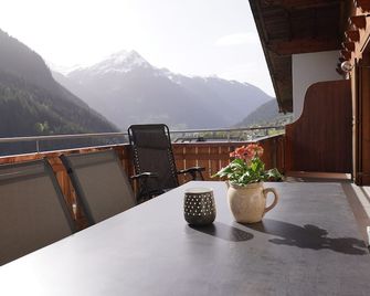 Cozy vacation apartment in a beautiful location in St. Gallenkirch (Montafon) - Sankt Gallenkirch - Balcon