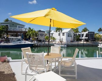 Mahi House #440 Waterfront Retreat with Dock, Pool & Optional Golf Cart - Cudjoe Key - Piscina