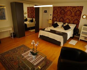 Esther's Homestay - Big Room 26m2 chez l'habitant - Horgen - Bedroom