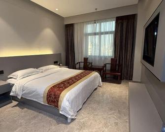 Golden Holiday Hotel (Nanning Chaoyang Plaza Railway Station) - Nanning - Schlafzimmer