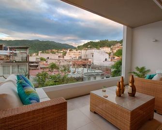 Featured On Hgtv, Mountain Views, Rooftop Pool At Zenith In Old Town - Puerto Vallarta - Balkon
