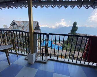 Backpackers Hostel - Darjeeling - Balcony