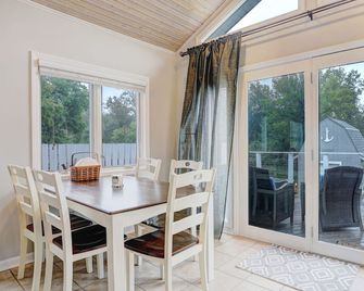 Chain O' Lakes life...serene bay w/ private beach access. Kayaks & Boats welcome - Ingleside - Essbereich