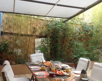Chambres d'Hôtes de Fleurus - Pezenas - Restaurante