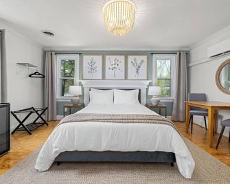 Private 2 Bedroom Suite at Boutique Inn with Hot Tub - Altavista - Habitación