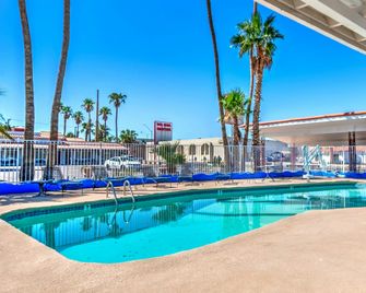 Historic Coronado Motor Hotel by OYO - Юма - Басейн