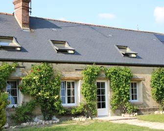 House completely renovated in the countryside in tourist village - Saint-Evroult-Notre-Dame-du-Bois - Edificio
