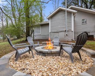 Cozy 2 bedroom in the heart of Gold City - Dahlonega - Patio