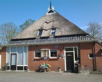Bed & Breakfast Meinsma - Moddergat - Building