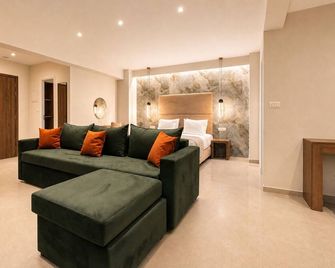 Philia Center Suites - Rodas