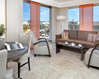 The Originals Residence, Les Strélitzias, Antibes - Antibes - Living room