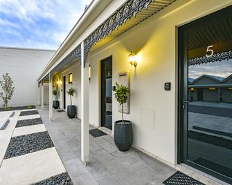 Aloha Central Premium Studios - Mount Gambier - Building