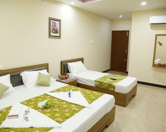 Hotel New Amirtham Inn - Palani - Slaapkamer