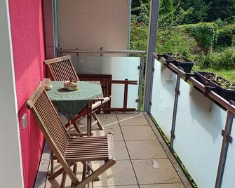 Cozy apartment with eat-in kitchen, balcony and shared use of the garden. - Essen - Balcony