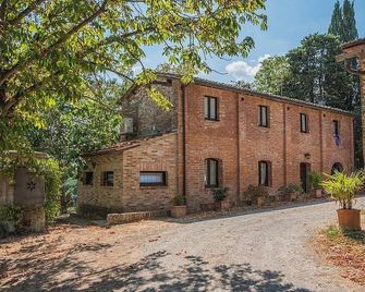 Casa Fattorina D: A characteristic and welcoming apartment surrounded by the greenery, with Free WI-FI. - Chiusi - Gebäude