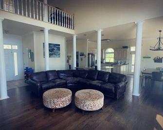Tim's Ford Lake at Hopkins Point - Winchester - Living room